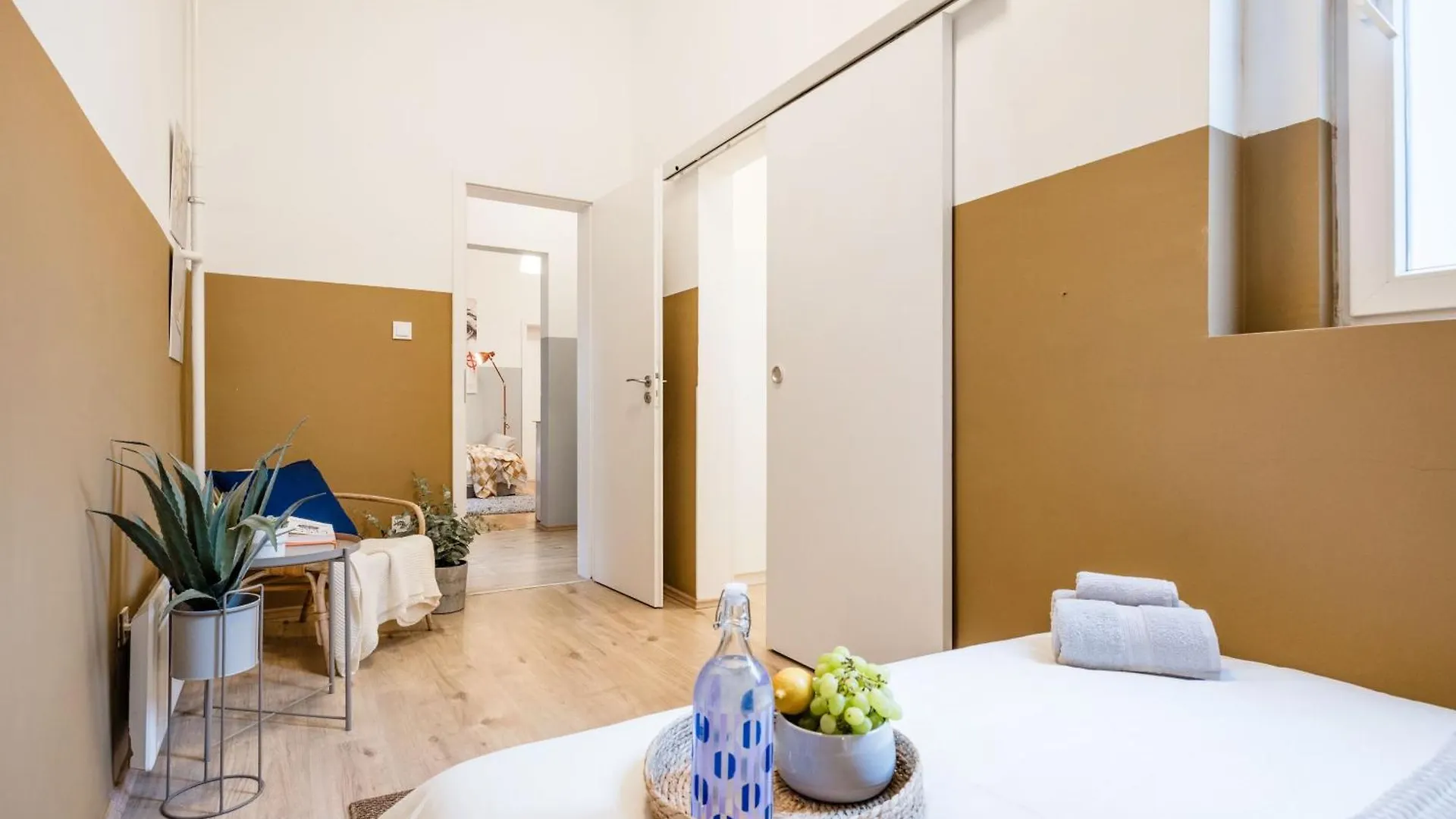 Most Central Budapest Home - 2 Min To Newyork Cafe Apartment