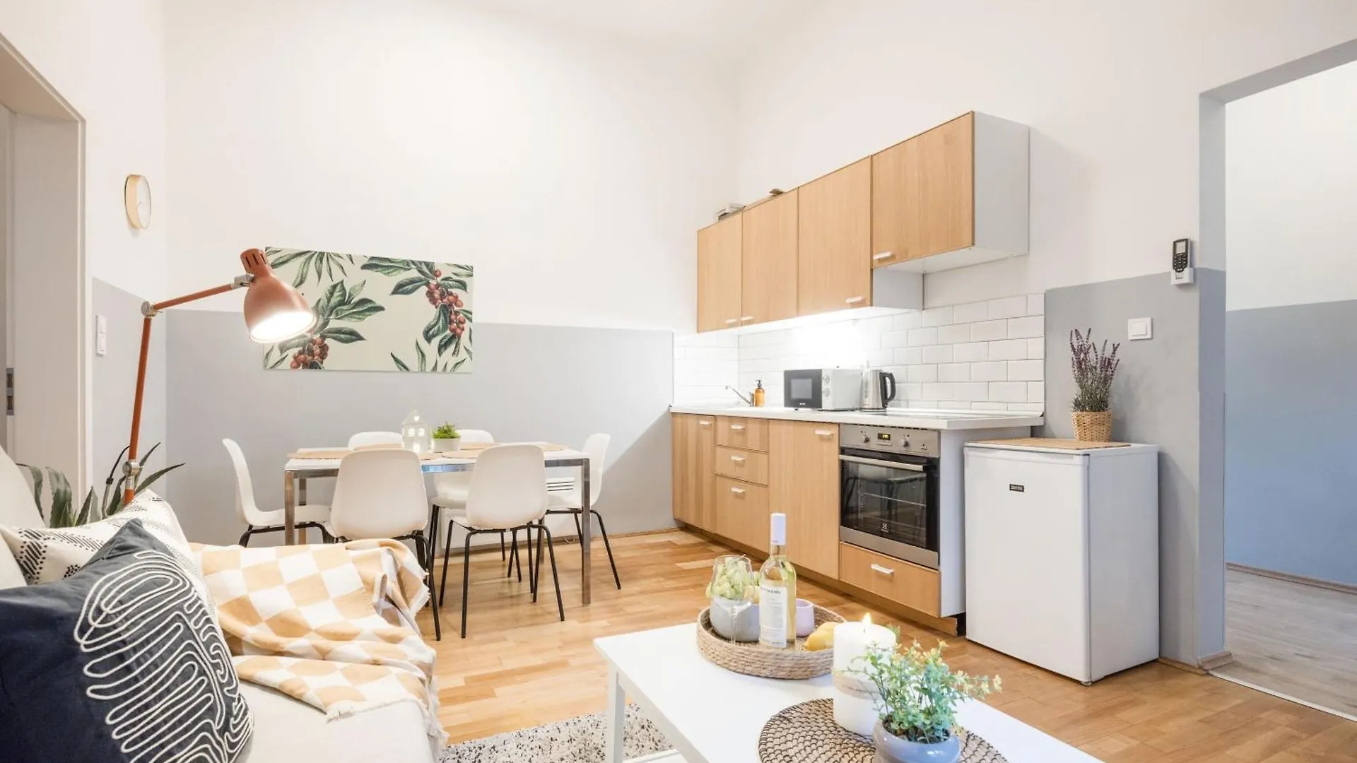 Most Central Budapest Home - 2 Min To Newyork Cafe Apartment